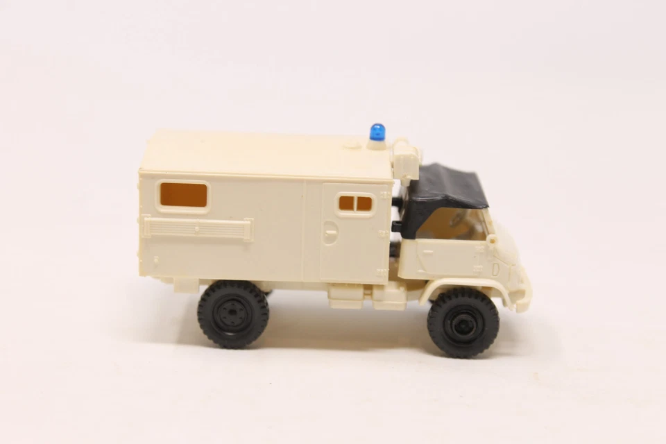 HO 1:87 Roco Minitanks 356 S UN Unimog S 404 Ambulance Truck White - Image 2 of 4