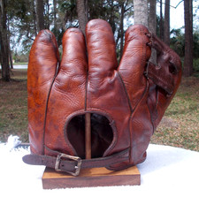 VINTAGE/OLD.1940's.PETE REISER.BASEBALL GLOVE/MITT.ANTIQUE.RARE.CATCHER.BAT.BALL