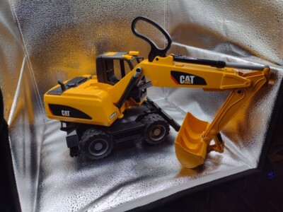 Bruder Plastic 1/16th Caterpillar Wheel Excavator 14'' x 7''