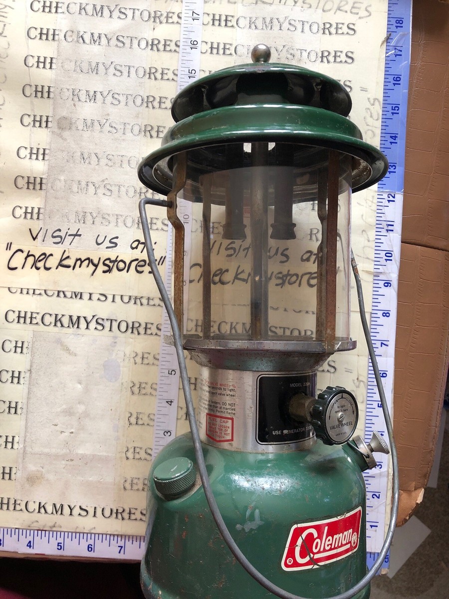 Vintage Coleman Lantern model 220H marked 9-73 w/coleman glass