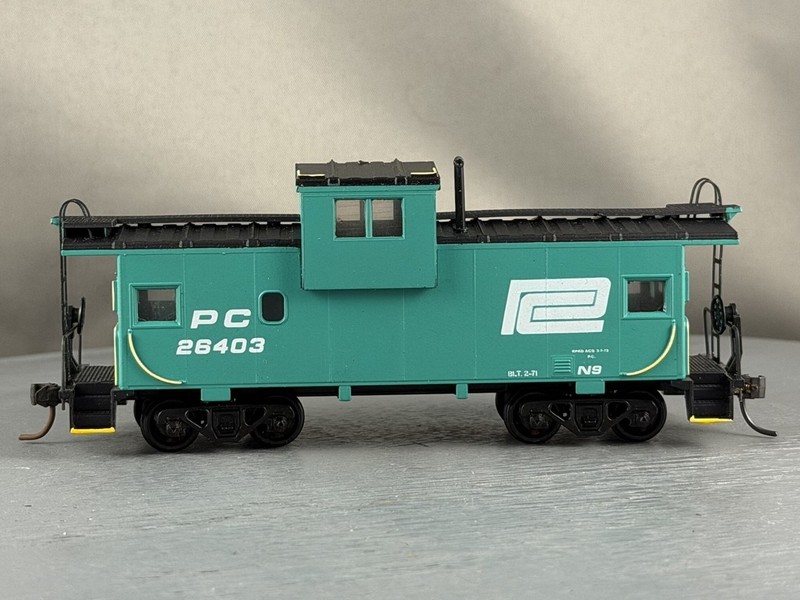 Athearn - Penn Central - Wide Vision Caboose + Wgt & Windows # 26403