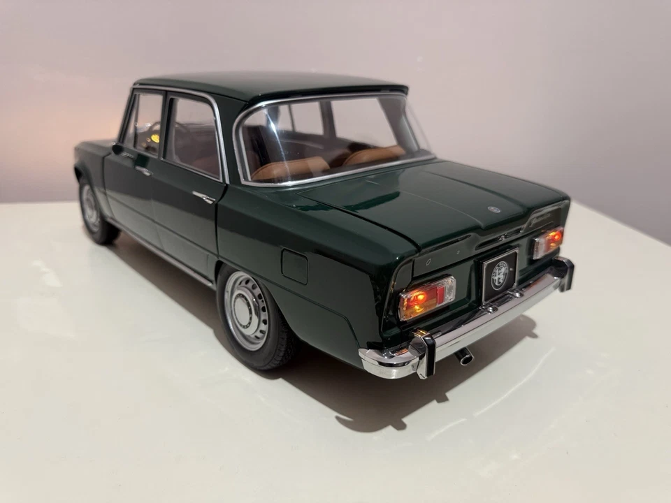 Alfa Romeo Giulia 1/8 Hachette - Immagine 2 di 4