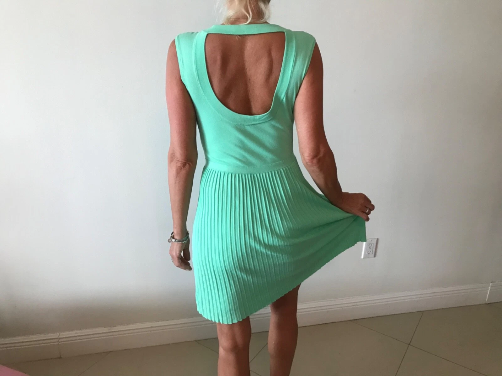 BELLISSIMO ABITO LOGO MOLTO RARO ""VERSACE"" COLORE NUOVO DI ZECCA"" MEDUSA"" ORO CHIARO L