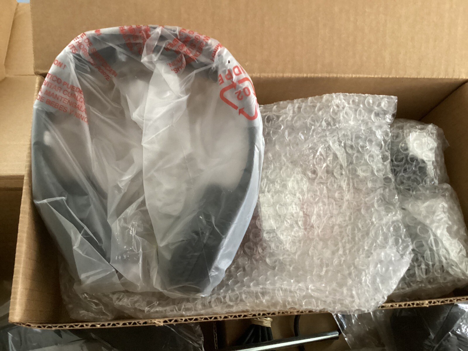 HEADREST VIDEO MONITOR FOR GM 20072014 SILVERADO SIERRA AND SUV/P/UP