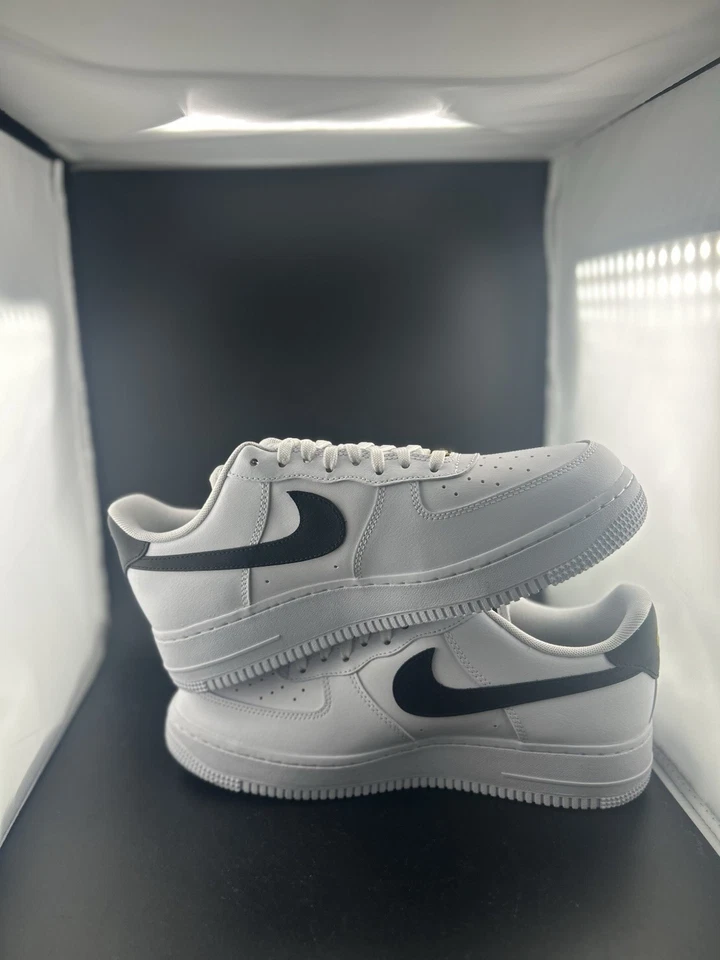 Nike Air Force 1 Low 07 Essential Blanco Negro Oro Mini Swoosh Talla 11w DS Foto 2 de 4