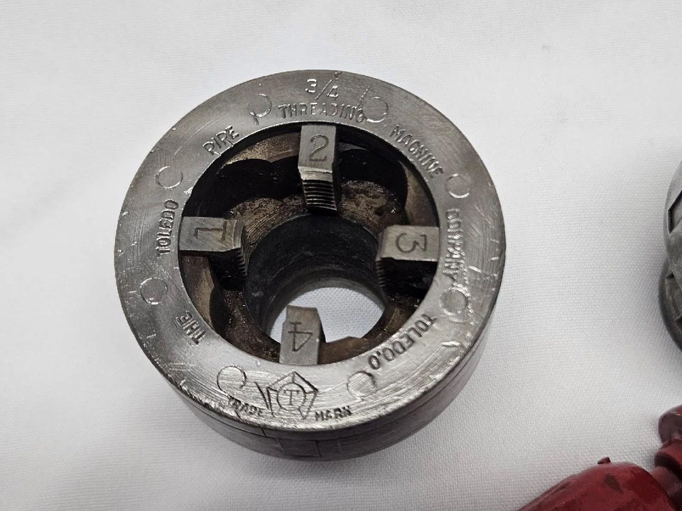 Toledo Beaver Pipe Threading Ratchet and Three NPT Die Heads, 3/4", 1/2", 3/8" - Image 3 of 4