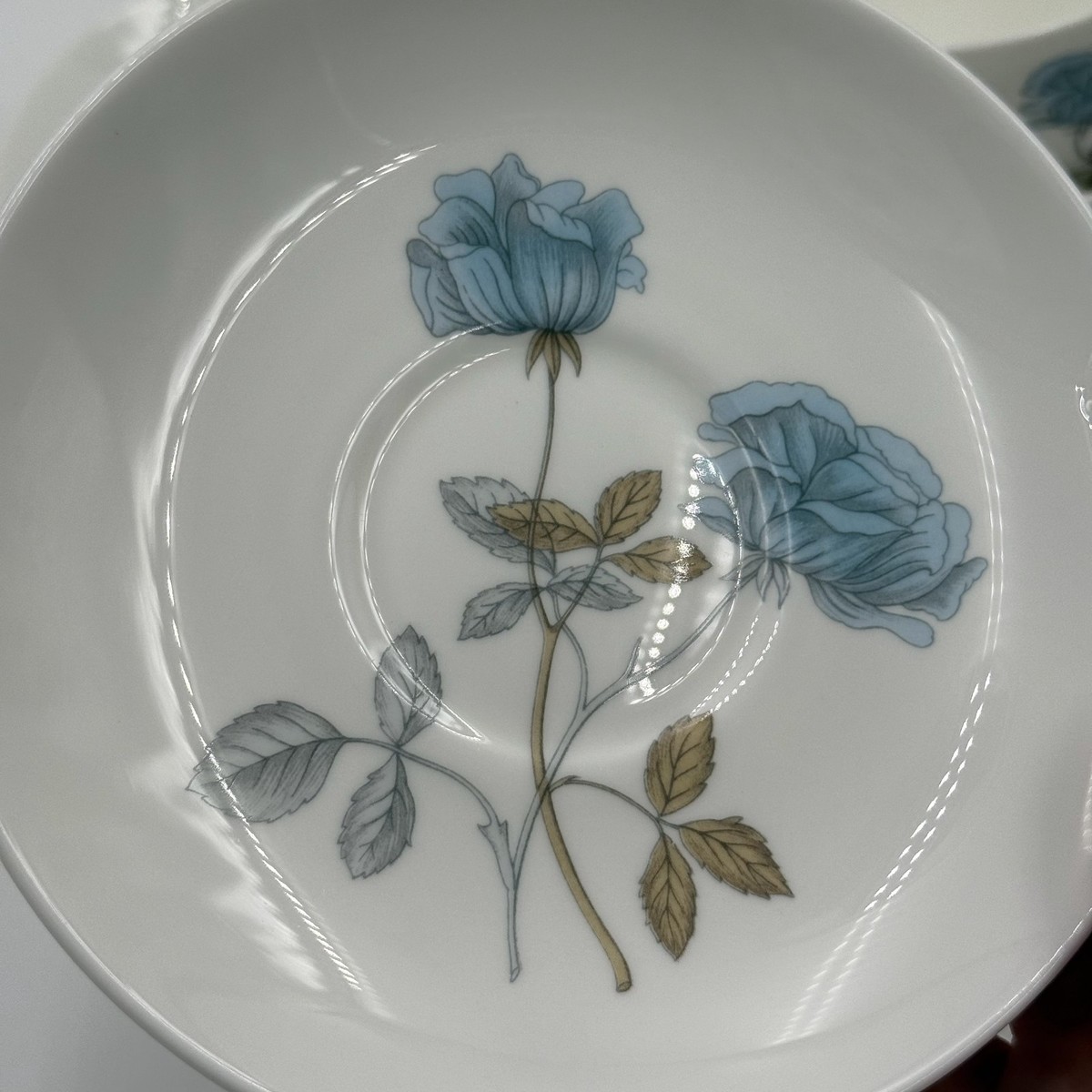 Wedgwood Ice Rose Tea Cup Saucer Set of 4 Bone China Blue Floral