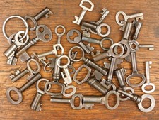 Lot 33 Anciennes clés ,clefs de Cadenas,creuses,boite,coffret,serrure,key,Chiave
