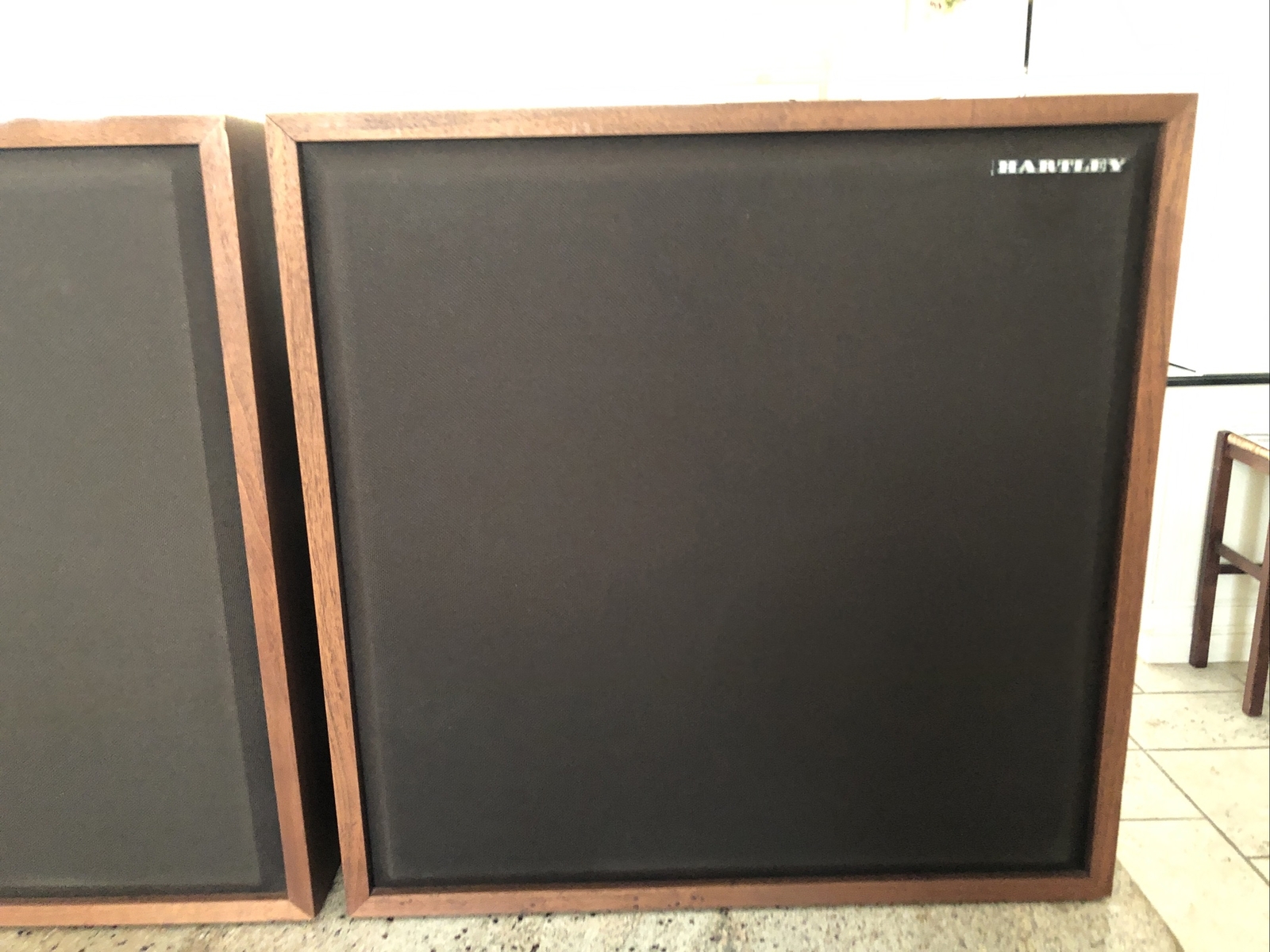 Hartley Zodiac 300A Walnut Wood (2) 4 ohm Speakers 78109/10 24”x 24”x