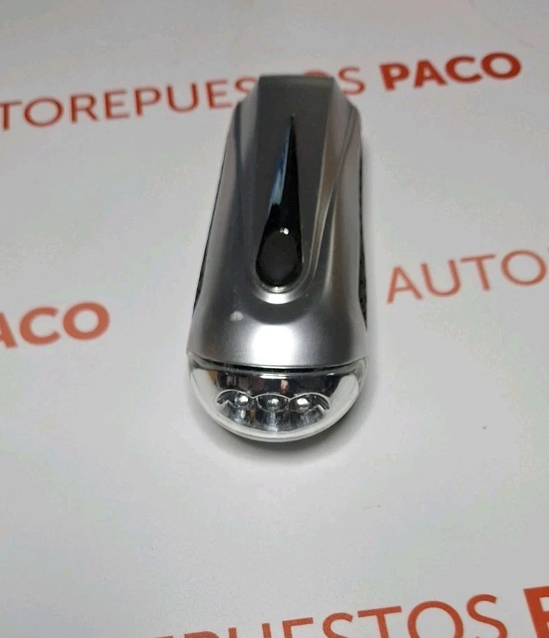 Linterna Dínamo 3-LED con Acumulador de Litio de Capacidad Mejorada - Imagen 3 de 4