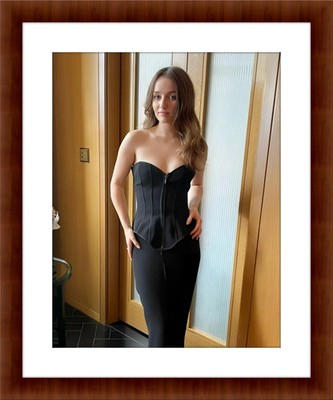 Kaitlyn Dever 8.5 x 11 Candid Color Unframed Photograph Collectable Print
