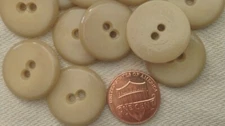 8 Retro Glossy Tan Plastic Sew-through 2-hole Buttons Almost 7/8" 21.6mm 7152