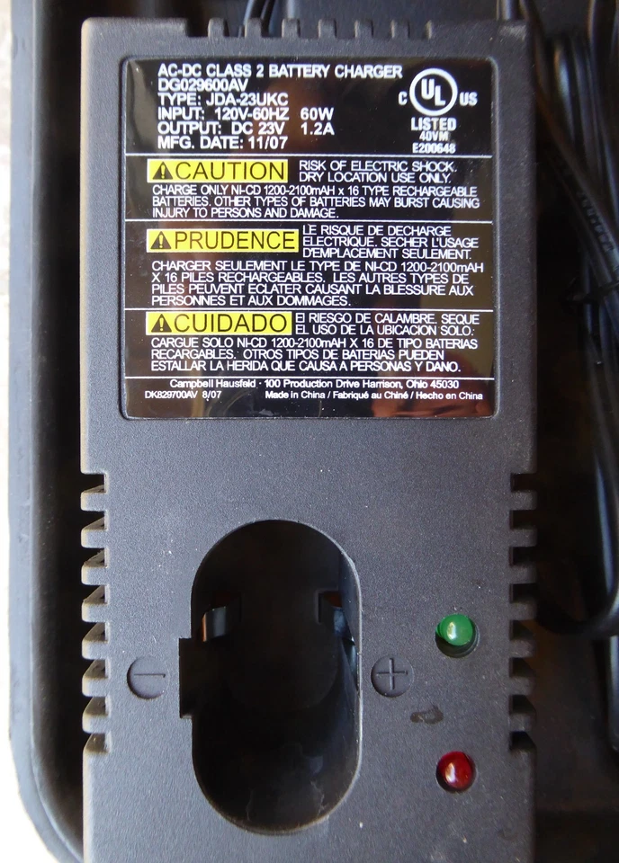 CAMPBELL HAUSFELD 19.2V DC BATTERY PACK & CHARGER & DRILL CARRY CASE - Image 2 of 4