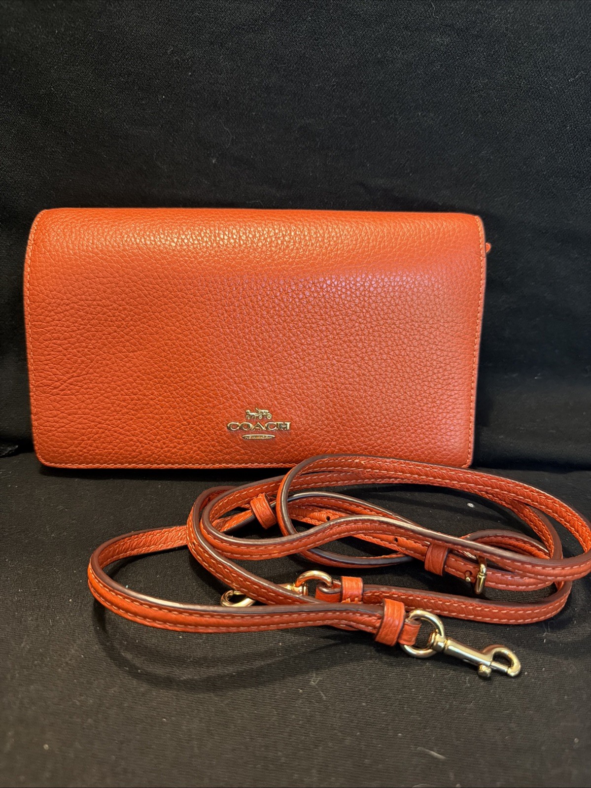 Coach para Mujer Anna Foldover Crossbody Clutch (Rojo)