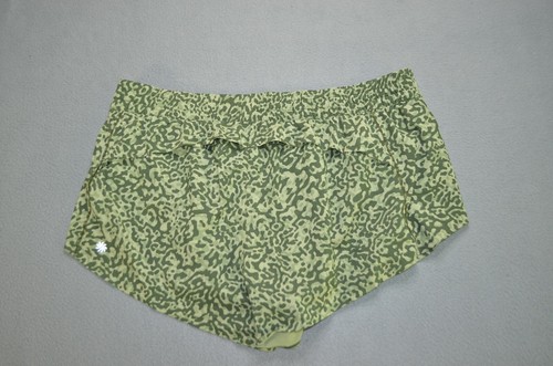 Athleta Hustle 3" Shorts Green Printed Vented Zip Pocket Athletic Womens Size XL - Picture 3 of 11
