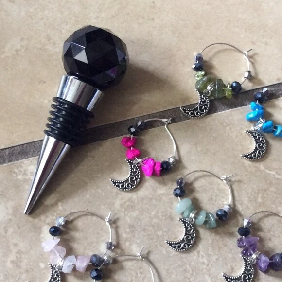 NUEVO 16 PIEZAS DIJES DE VINO DIOSA DE LA LUNA VARIOS CRISTALES DE CUARZO, TAPÓN DE BOTELLA NEGRO Foto 2 de 4