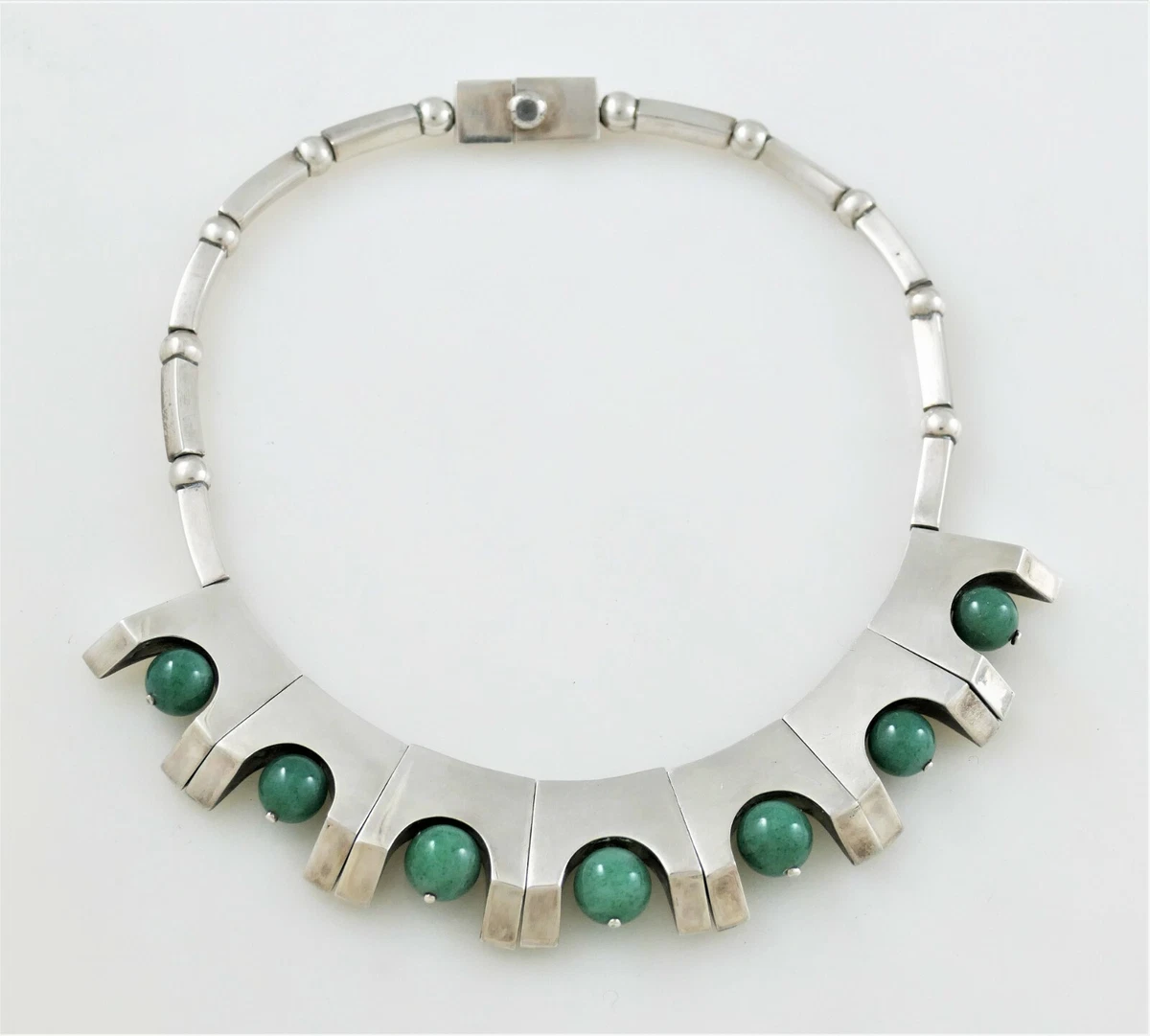 A jewelry maker will use 24 hotsell jade beads