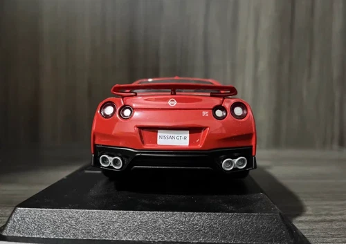 Bburago 1:24 Red JDM 2017 GTR R35 Racing Sports Model Diecast Metal Car - Picture 6 of 13