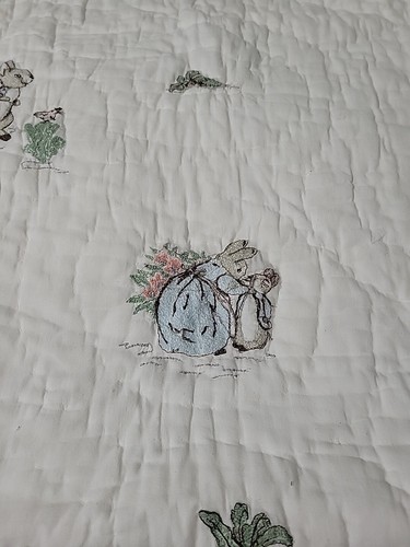 Pottery Barn Kids Peter Rabbit™ Baby Quilt Monogrammed John Green - Picture 5 of 5