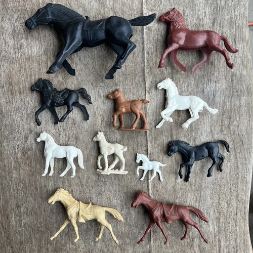 Lot of 11 Vintage Marx Calvary Indian Horses Ft. Apache, Auburn Rubber