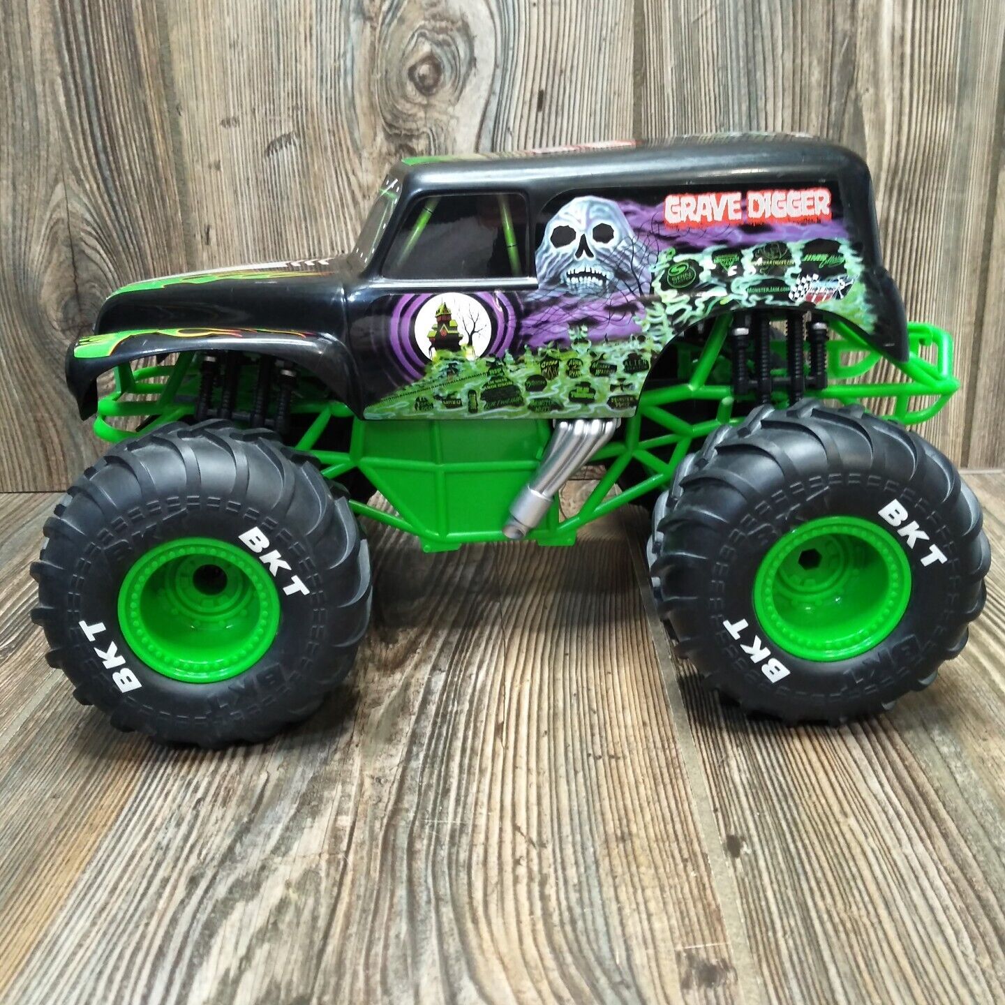 Monster Truck de controle remoto Spin Master Mega Monster Jam 1:6 Grave  Digger