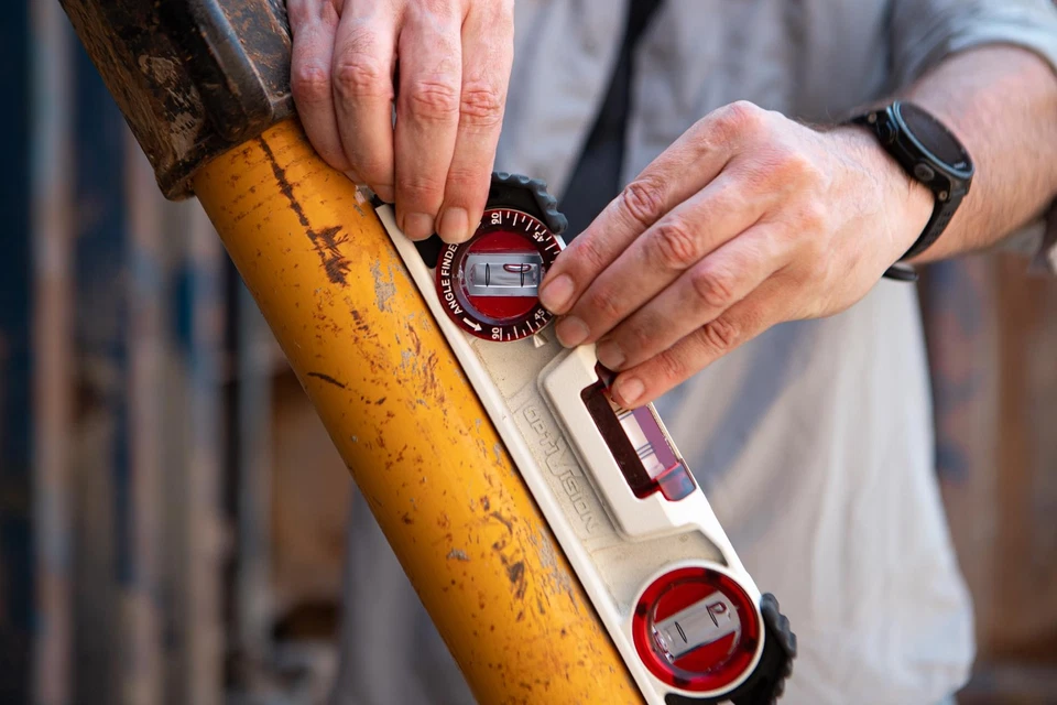 Kapro 935 10 Inch Magnetic Torpedo Level with Optivision Red Technology - Image 4 of 4