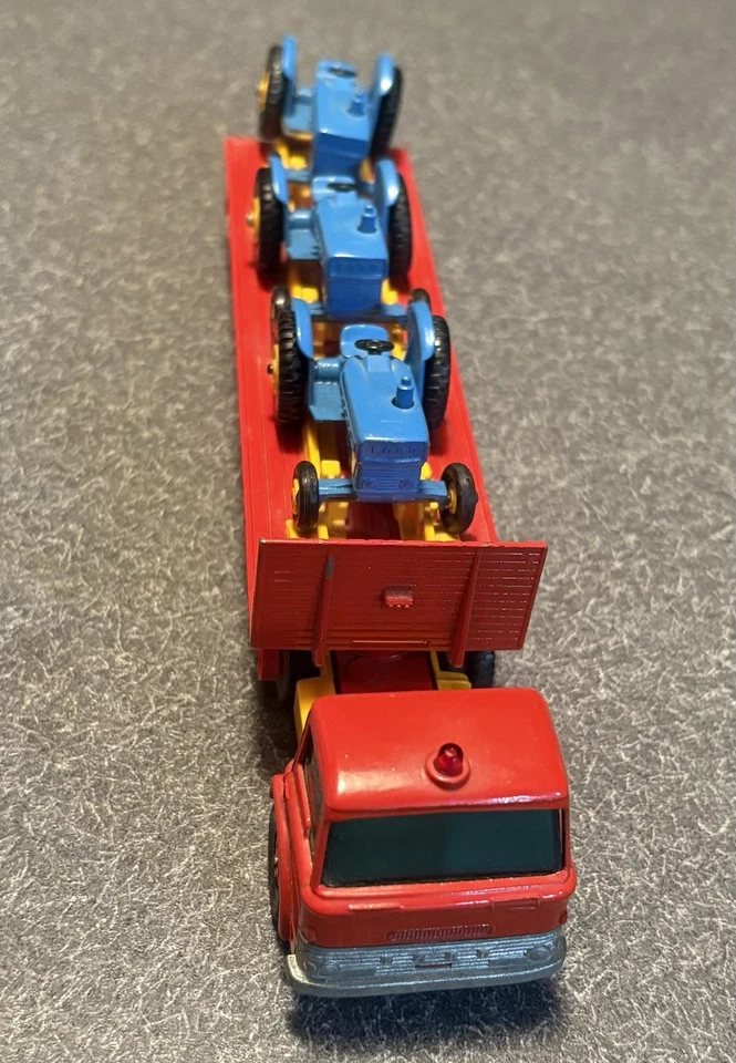 VTG Matchbox king size K-20 tasker transporter with 3 tractors - Image 3 of 4