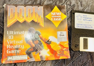 DOOM 1993 Shareware Gold Medallion 3.5  Floppy 2-Disc Set Version 1.666