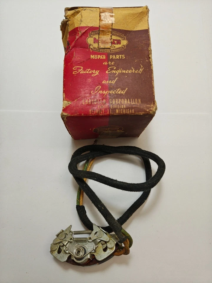 Interruptor de señal de giro Chrysler DeSoto Royal Series New Yorker 1949 NOS 1235606. Foto 2 de 4