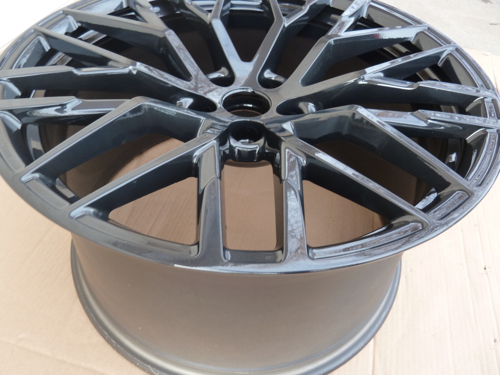Reconditioned OEM 17-2023 Audi R8 20x11 +47 20'' Gloss Dark Charcoal Rim Wheel