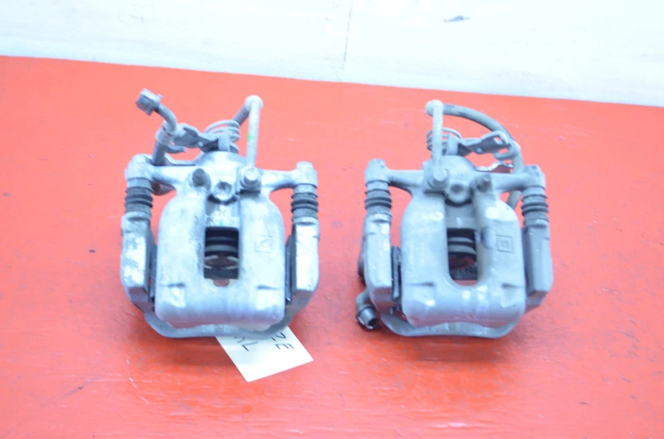 JUEGO DE PINZAS DE FRENO TRASERAS DERECHA/IZQUIERDA CHEVROLET CRUZE 16-19 OEM Foto 4 de 4