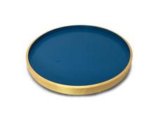 Round wooden sand tray.
