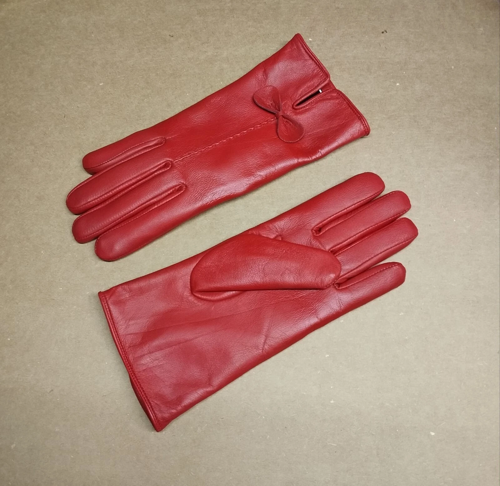 ladies sheepskin leather gloves with black fur lined