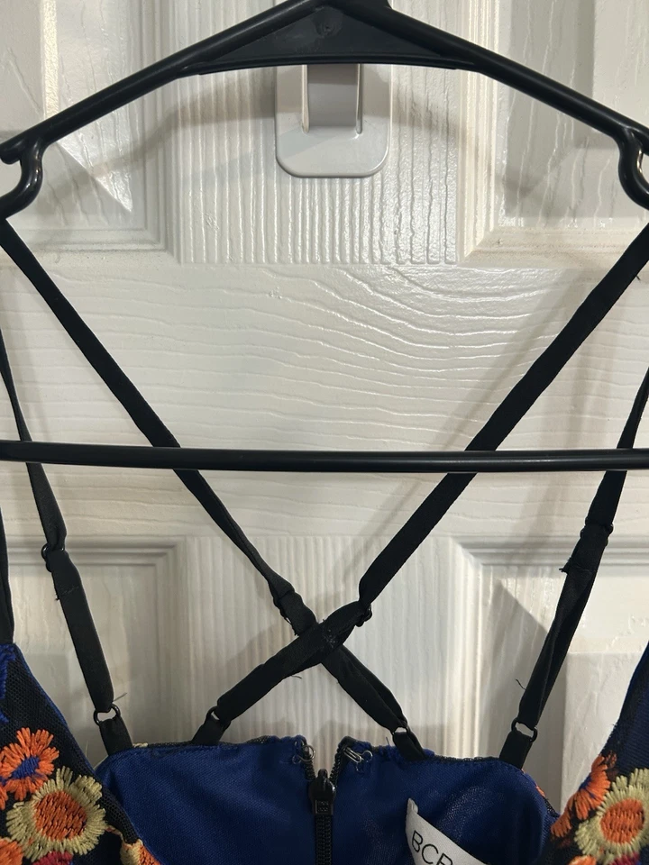 BCBGeneration Vestido Azul Floral Bordado Talla 2 Correa Ajustable Sin Mangas Foto 4 de 4