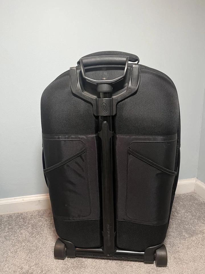 Maleta con ruedas Timbuk2 Co-Pilot "24" negra tapa blanda asa enrollable a bordo Foto 4 de 4