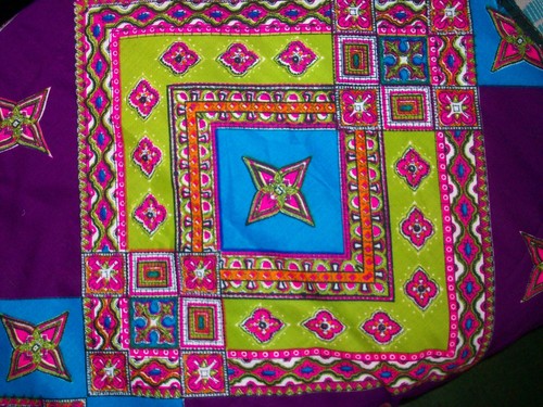 Vintage 70s Lightweight Wool Boho Hippie Border Print Clothing Fabric, $24.5 - Photo 4