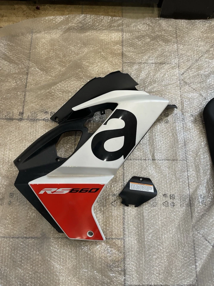 Carenado lateral derecho/Rh para una motocicleta Aprilia RS 660 2020 a 2024 pieza OEM Foto 3 de 4
