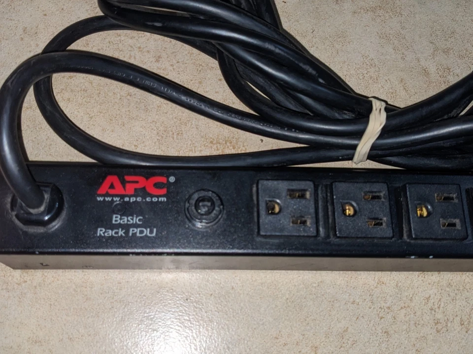 APC AP9567 BASIC RACK MOUNT PDU 14 OUTLET 15A POWER DISTRIBUTION STRIP 12ftCABLE - Image 2 of 4
