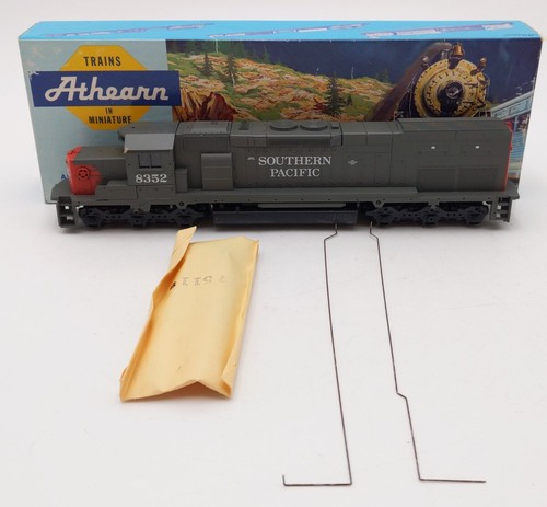 Locomotora diésel sin motor Athearn 4551 Southern Pacific SD40T-2 #8326 EX/caja | Condition: Used
