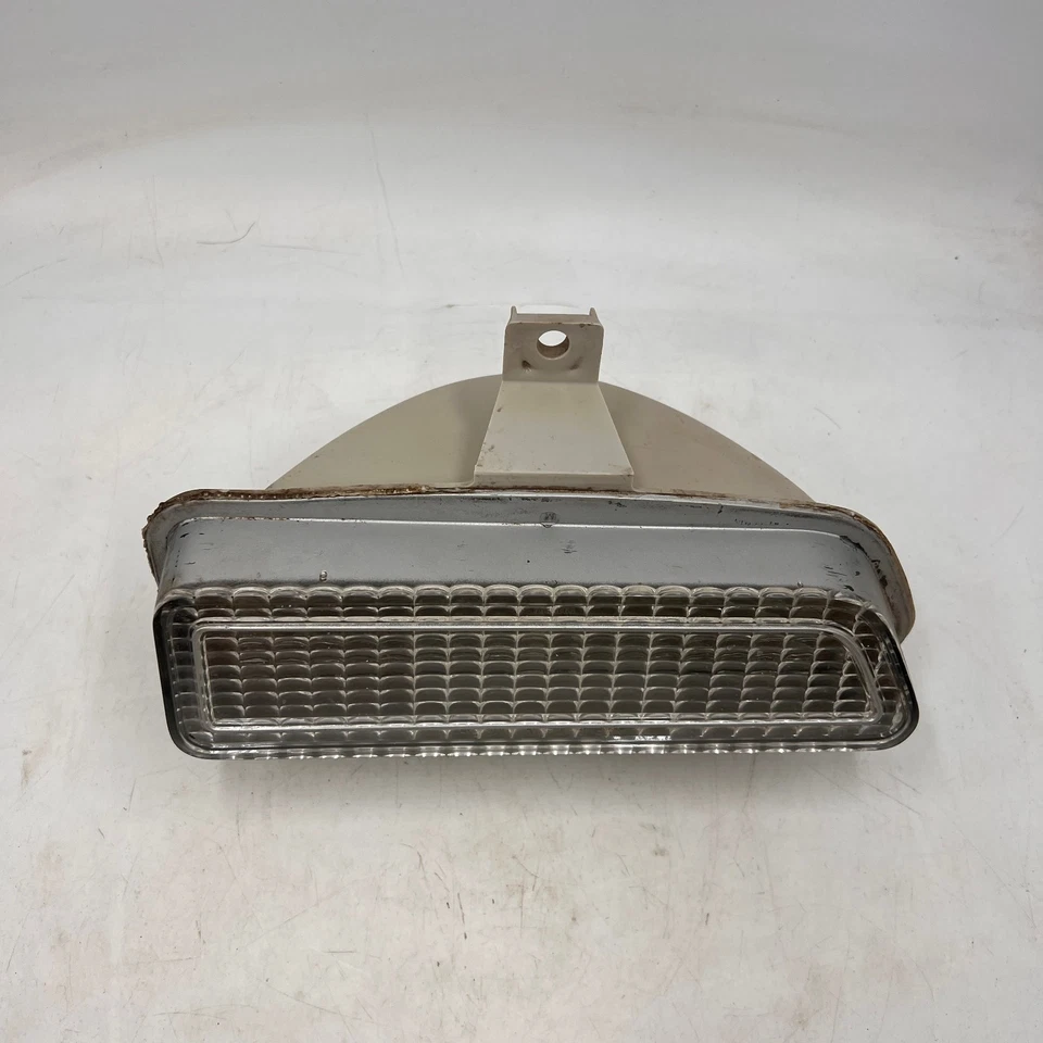 Oldsmobile Delta 88 y 98 1974-1975 luz de estacionamiento lado derecho Foto 3 de 4