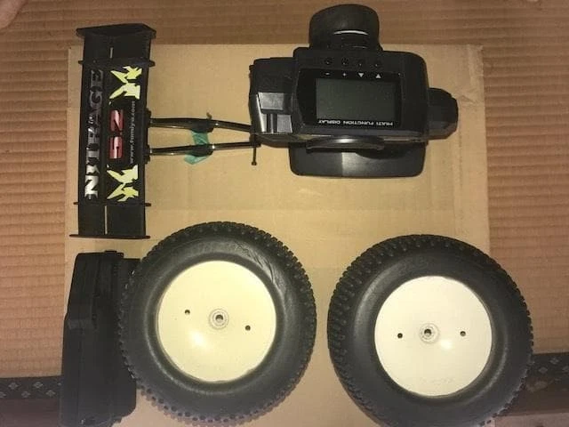 Camion radiocomandato Tamiya 1/8 NightRage 5.2 con trasmettitore 2.4G servo a... - Immagine 4 di 4