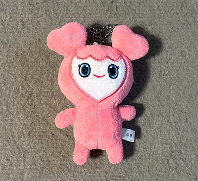 TWICE MISAMO モモ　バッグチャーム TWICE MISAMO バッグチャーム MOVELY モモ - メルカリ