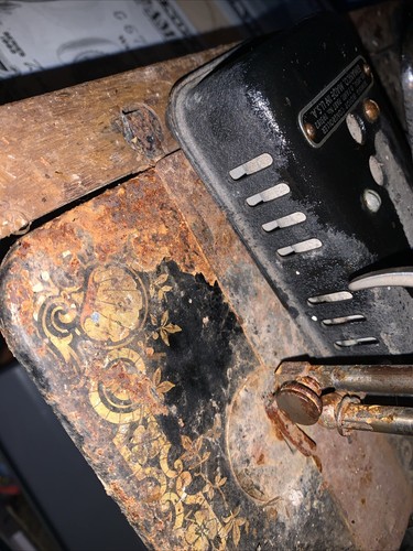 Antique Singer/ No.195182/Sewing Machine W/ Foot Pedal/145v/PARTS/NOT WORKING/ - Picture 10 of 10