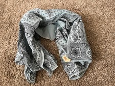 VTG BAAR  BEARDS NYLON BLUE FLORAL PAISLEY SCARF - MADE IN JAPAN