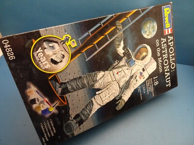 1/8 Revell  (2009) : APOLLO ''Astronaut ''  (  Die Reise zum Mond  )