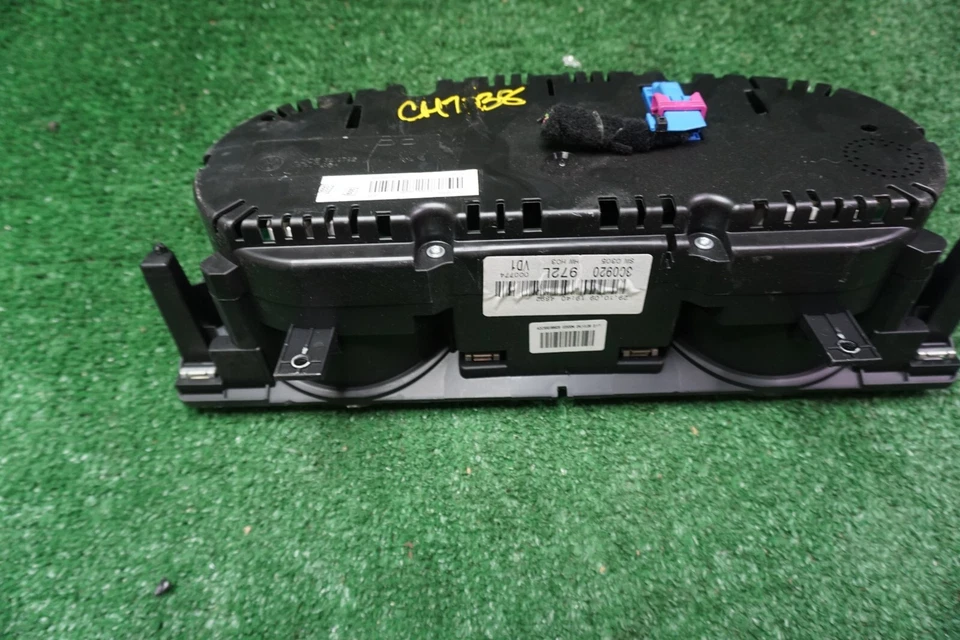 2010 VOLKSWAGEN PASSAT Speedometer Gauge Cluster OEM 3C0920972L - Image 3 of 4