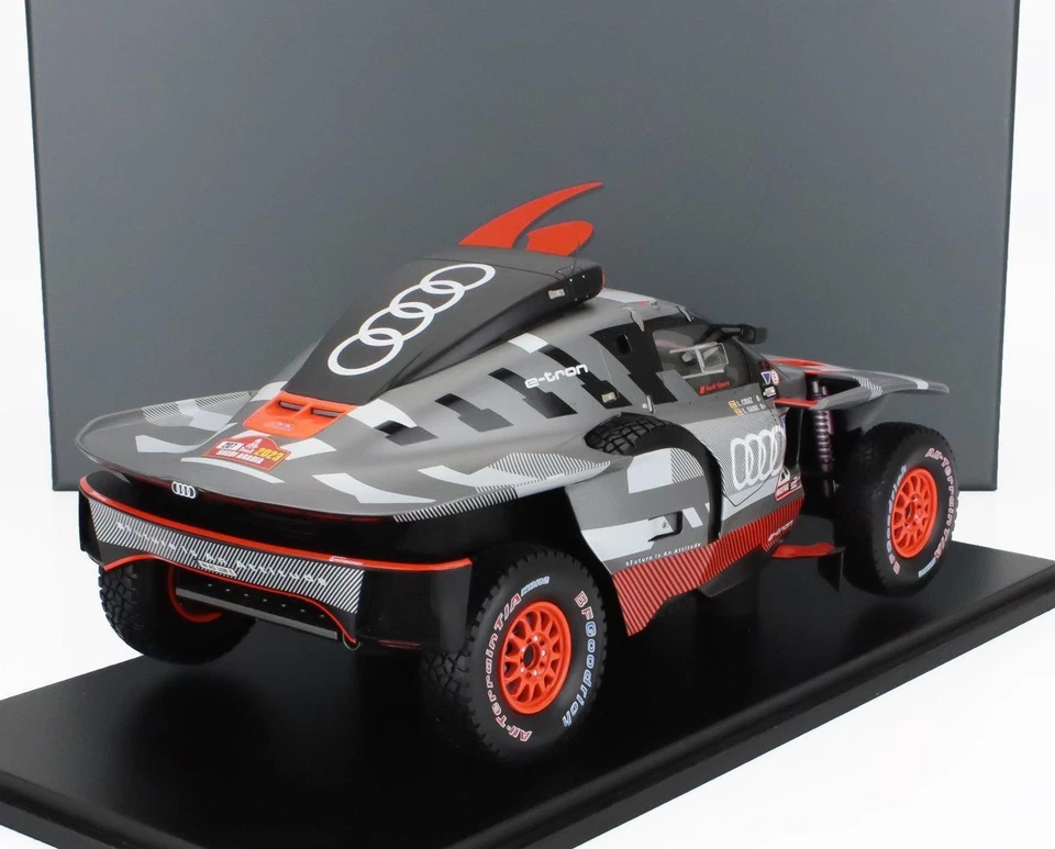 1/18 SPARK AUDI Q E-TRON RS TEAM AUDI SPORT N 207 RALLY DAKAR 2023 - Immagine 2 di 3