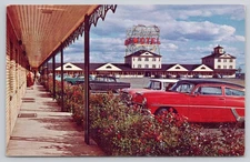 Motel Auberge Du Blvd Laurier Quebec City, Quebec Canada 1950s Cars Postcard