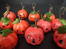 13 x Halloween Plastic Small Pumpkin Hanging Ornaments lot 1144 