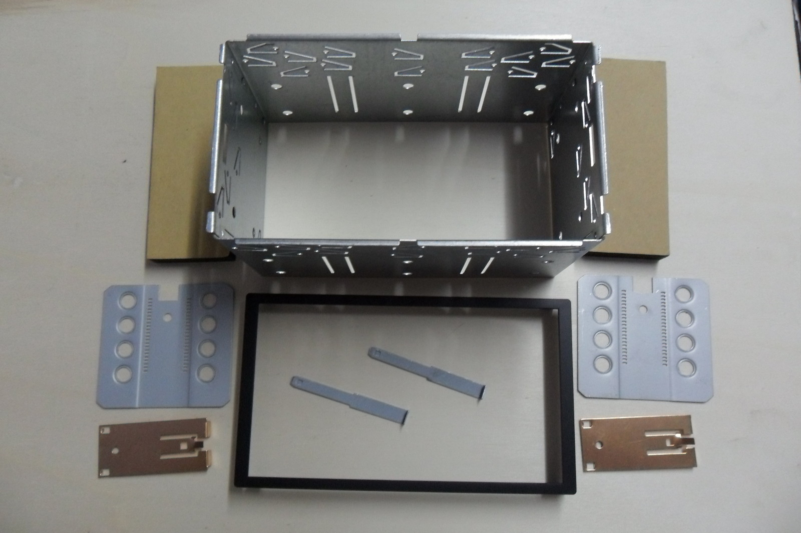 LANCIA -  2 DIN PLANCIA METALLICA PER MONTAGGIO AUTORADIO 2 DIN